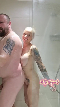 A Shower and Piss with a Londoner