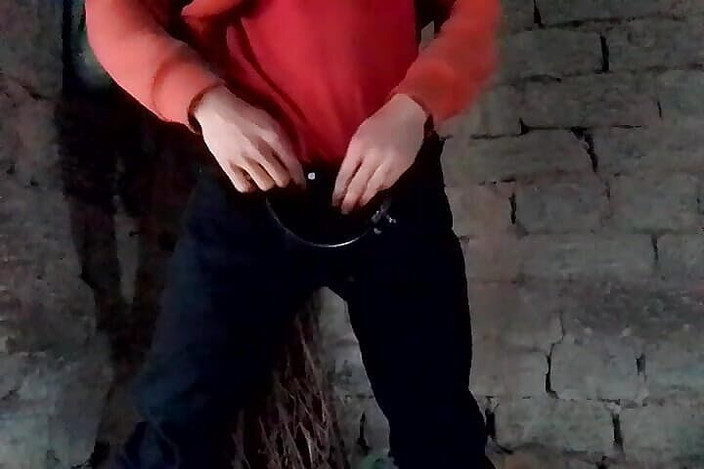 Gangbang straight: Masturbándose en el vestuario para Sunny Leone