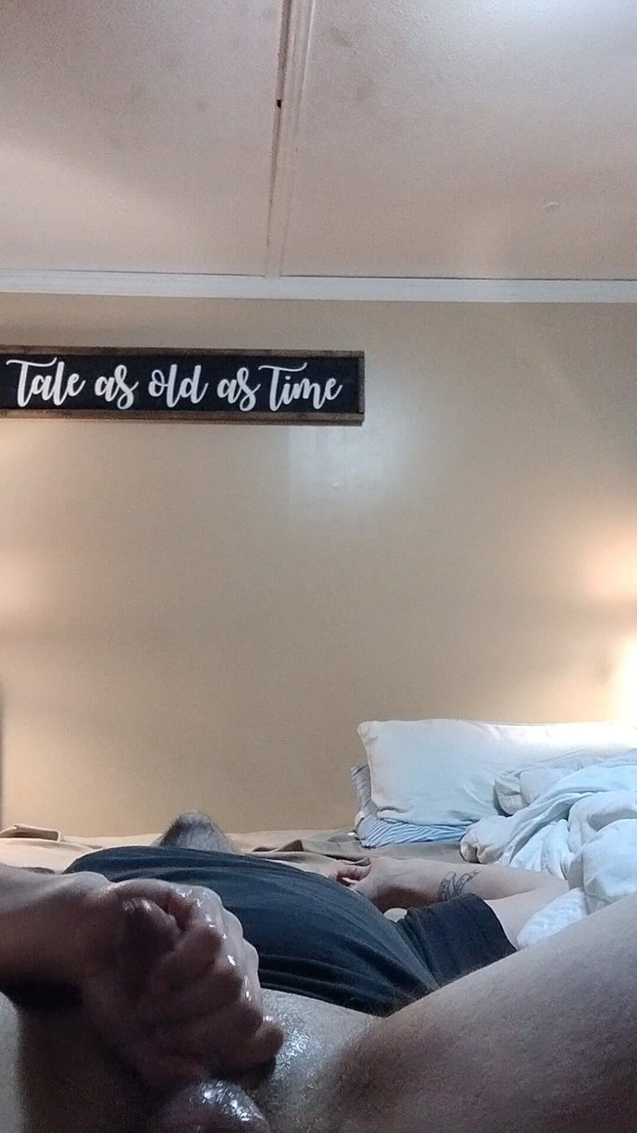 Mofarmer92: Il patrigno arrapato si accarezza