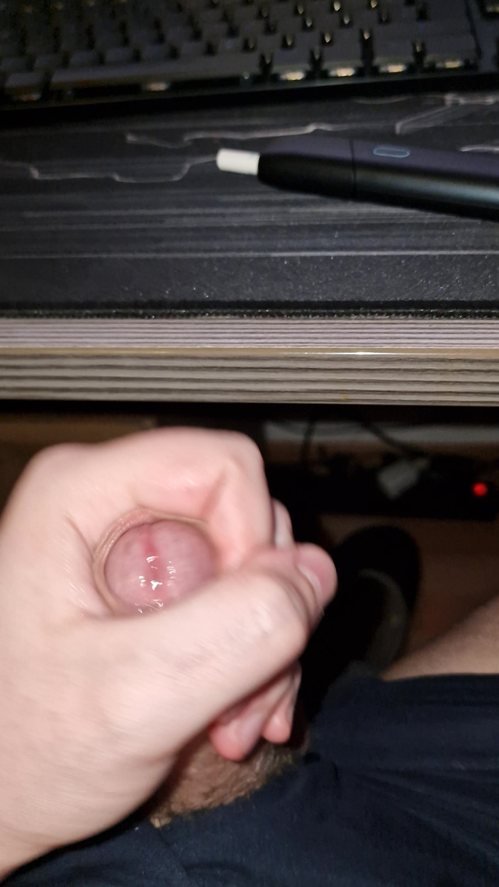 Philzstift: Partie 2, je branle ma bite non circoncise au bureau et...