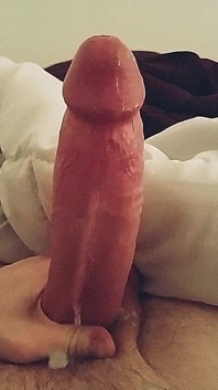 Jag ejakulerar utan att röra min enorma kuk