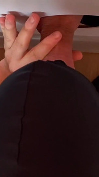 Szybki numerek w Gloryhole - facet z biura zdradza żonę podczas przerwy na lunch