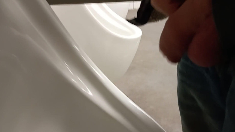 Rockardglans: Rockardglans services pissing and cumming