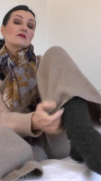 Masturbar seu pau em minhas meias fedorentas, cheirar meias fedorentas, JOI, POV Lady Victoria Valente