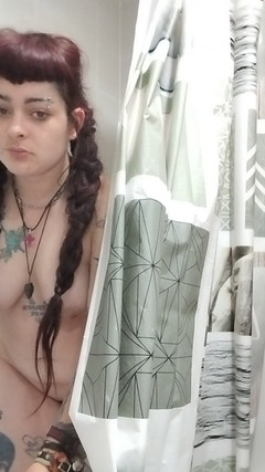 InkedDevilXxx: Inkeddevilxxx se sprchuje