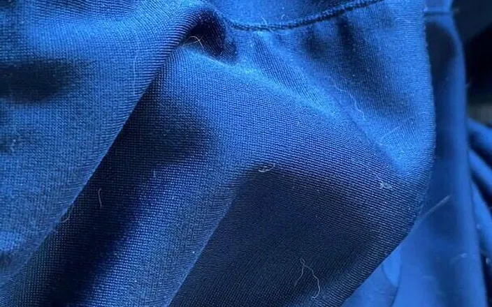 Wichskumpel: Kleiner vorhaut-schwanz will aus der hose