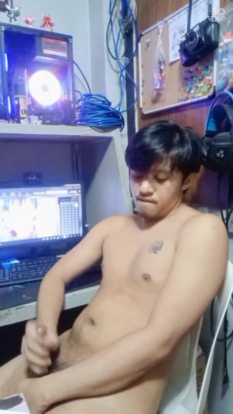 Rent A Gay Productions: Twink din Asia are parte de propria spermă