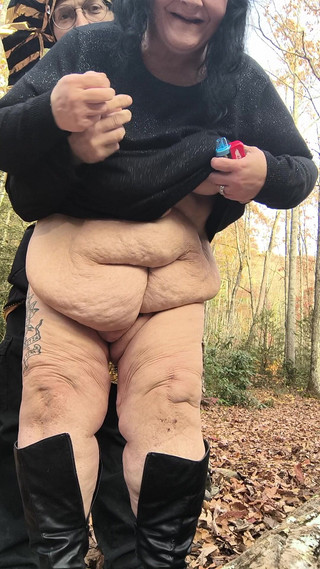 HerculesnVENUS: Tanec na klíně v lese dostal jeho čůráka tvrdé prsa