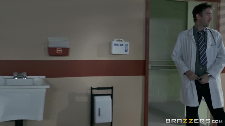 BRAZZERS: Brazzers - Danny D ทนไม่ได้กับหุ่นเซ็กซี่โคตรๆ ของ Ariella Ferrera ที่ดุร้าย
