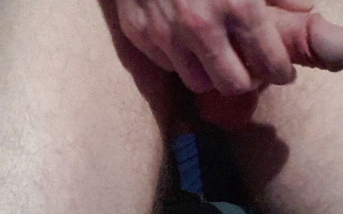 Hot_David88: David sexy caresse et joue avec son pénis jusqu&amp;#039;à ce...