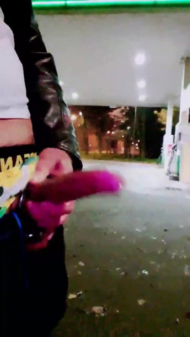 Slutboyben: Slutboyben Cam4 ブレインファックド・アウトドア・ピッグII ガソリンスタンド射精