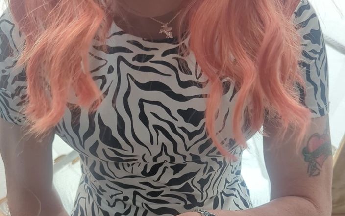 Fiona of Delights: Lek med moster Fionas slits