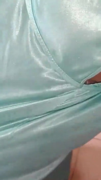 Video completo: esposa follada por cuñado bajo el sofá