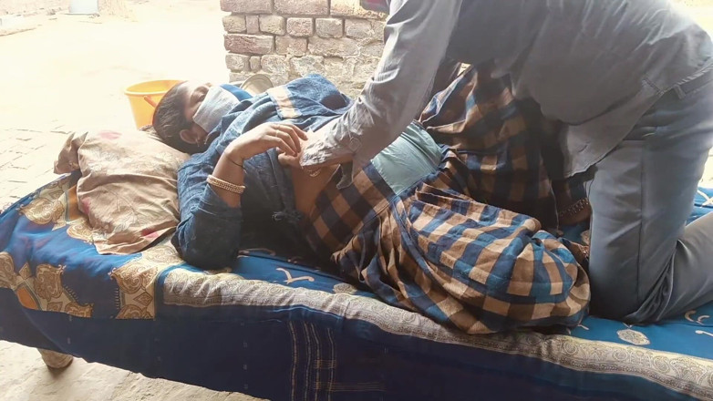 Yourgeeta8899: La tía india del pueblo fue follada muy amorosamente por...