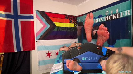 Ticklish Chubs: Trans gıdıklama hayranı Evan'ı ziyaret ediyor