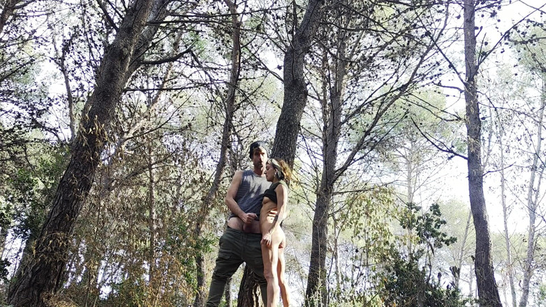 Magia Rosa: Walking with Cum in the Park