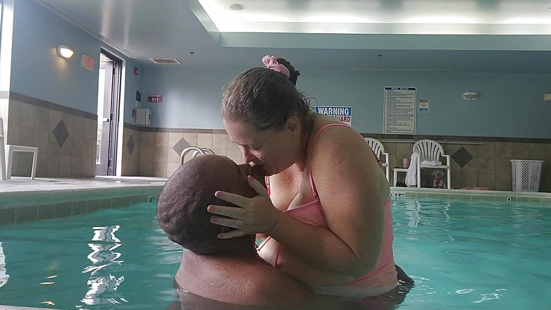 Beatniq: Mokré honění v bazénu