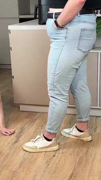 Kami mendorong testisnya yang tidak berharga ke sisi panggul! Epididimis yang dihancurkan! - Dave Moon - Mia - Bbusting (ballbusting)