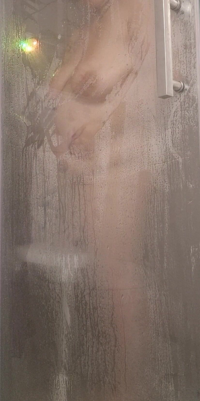 Mami: Sous la douche