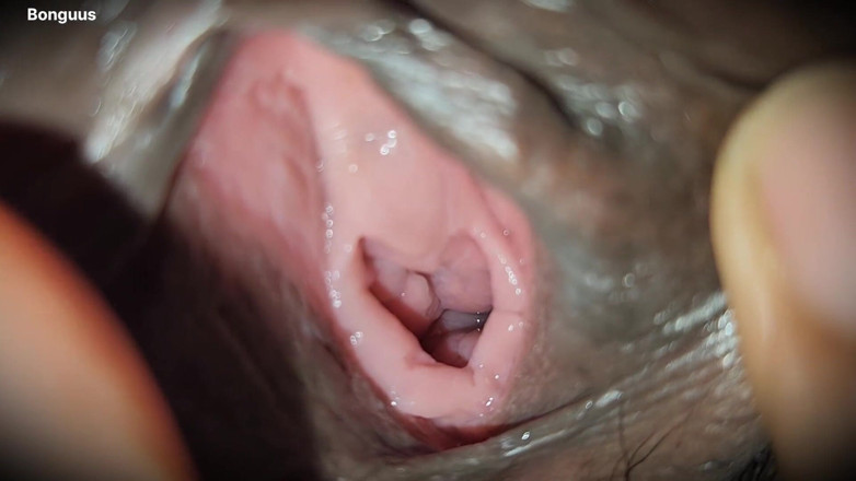 Riya Bonguus: Macecha mě žádá, abych se vystříkal do její kundičky