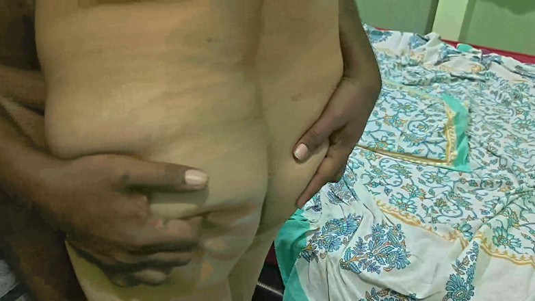 Sexy sindu: Bhabhi desi berkongsi katilnya dengan dever