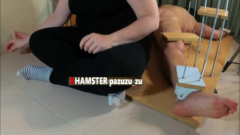 Pazuzu_zu: Jag rör vid min slavs fötter och sedan förstörde jag...