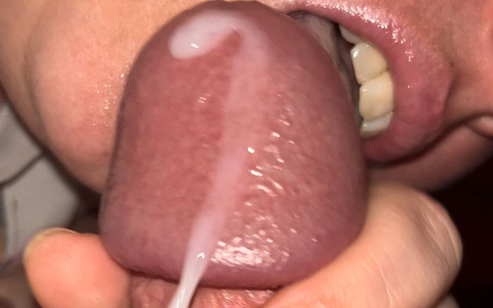 Princess Jeanne: Аматорська дружина робить мінет і мастурбує