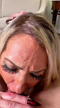 MAMĂ SEXY N Ain't Easy vedere la persoana 1 cu muie și futai cu o pulă mai tânără