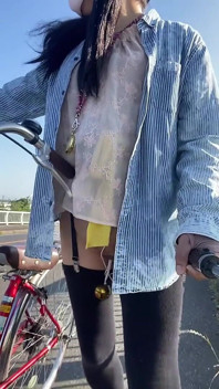 No. 220 Impostare un vibratore nella mia figa durante una corsa mattutina in bicicletta