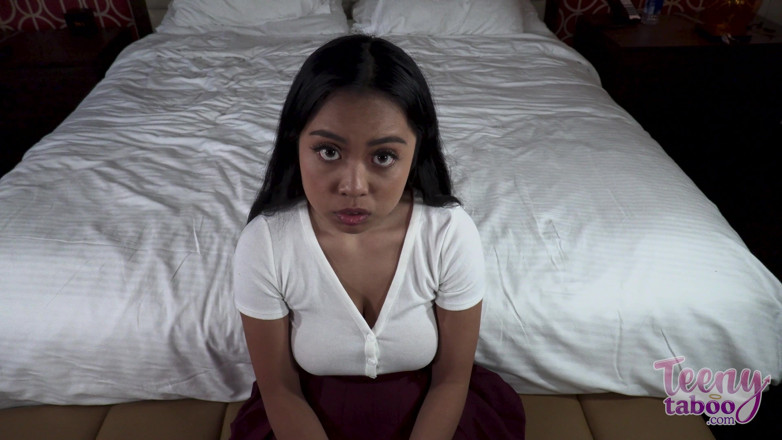 Teenytaboo: Luna Mills estudante de gozada interna