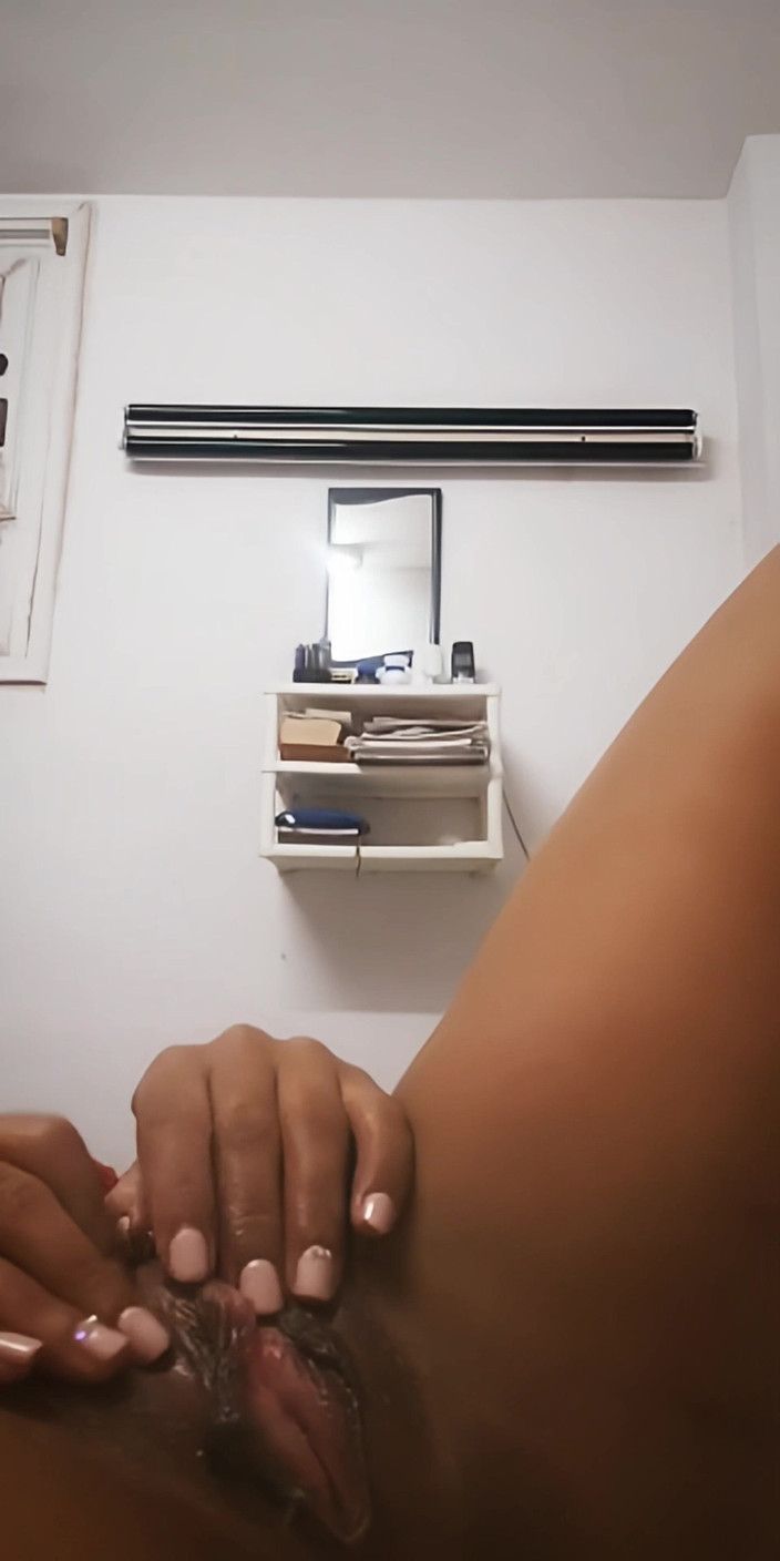 Thalia La Cangri: Je M’habille En Infirmière Pour Envoyer Une Vidéo À Mon Copain...