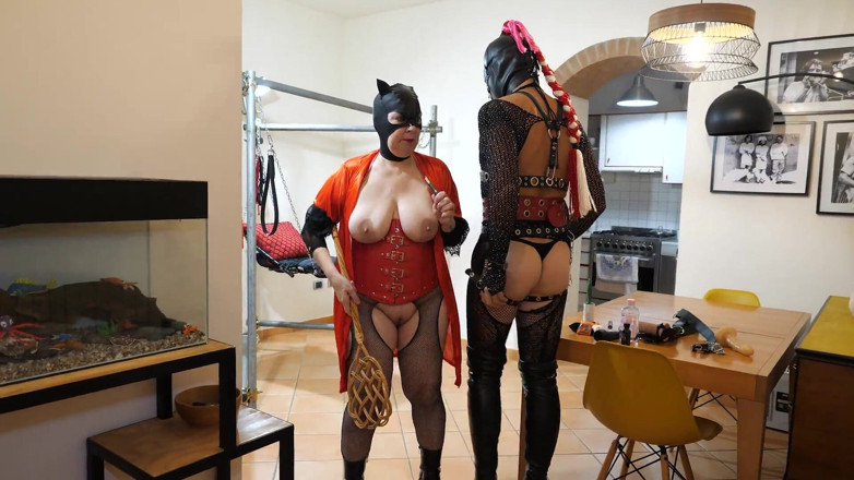 Fetish Bear Productions: เบื้องหลังสาวสลัตตี้ Katryn มีไม้ถูพื้นเสียบรูตูด