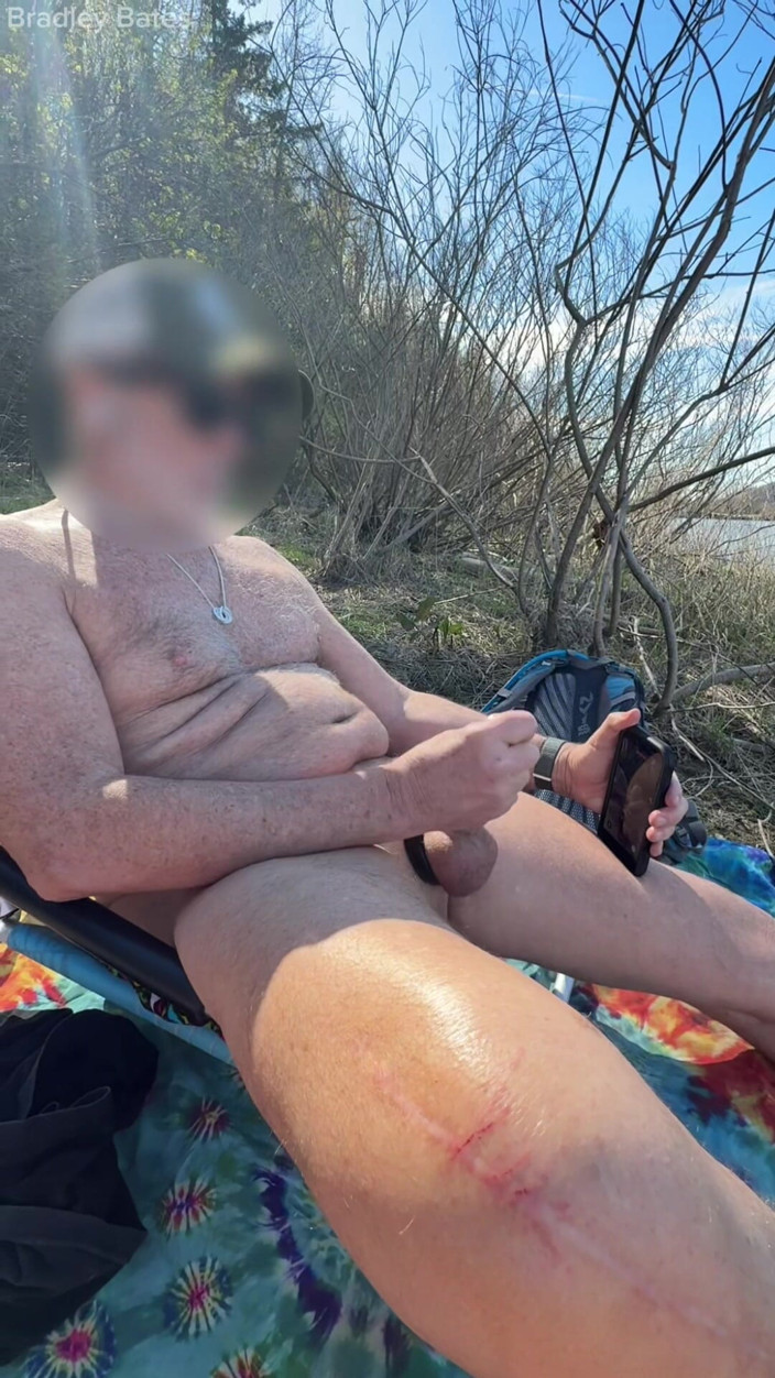 Bradley Bates: Bator amatur ditangkap melancap di sungai dihabiskan oleh ayah tiri...