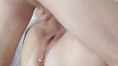 Zona901: Je fais pipi sur sa bite, il me baise et éjacule...