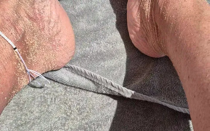 Uk Joolz: Feet in the Sand!