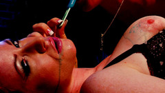 I kissed a girl and I liked it: Awek bertetek besar Jayden Jaymes berkongkek lesbian dengan kawannya