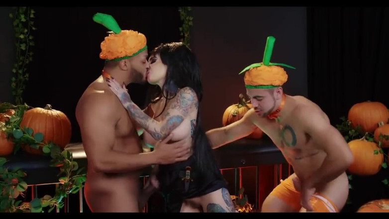 Dante Colle: MILF Gets Pounded by 2 Big Pumpkinss