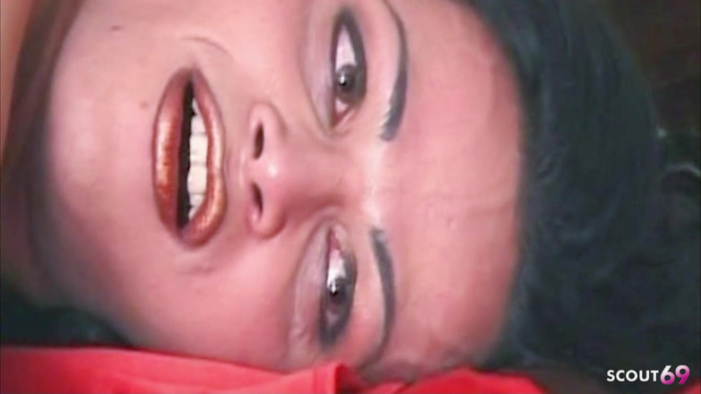 Shemale TS Collection: Tranny Ana bertetek besar dirakam semasa melancap solo