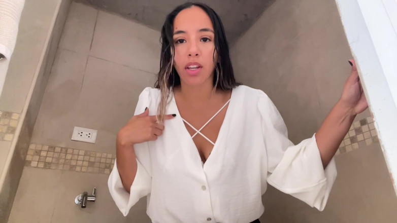 Goddess Alexa femdom: Nữ tiếp viên làm cho bạn nhập vai ả điếm của cô ấy...