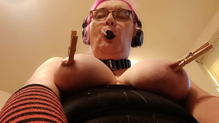 Princess Udders: Drooly Moo si obléká límec