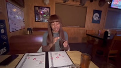 Fijii pornbox: Teenka dostane velké černé péro od náhodného fanouška po rozsvícení zezadu