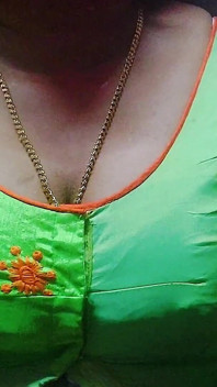 hot aur rasdaar desi bhaartiy mahila shaadishuda larke ke saath dhokha kar rahi hai