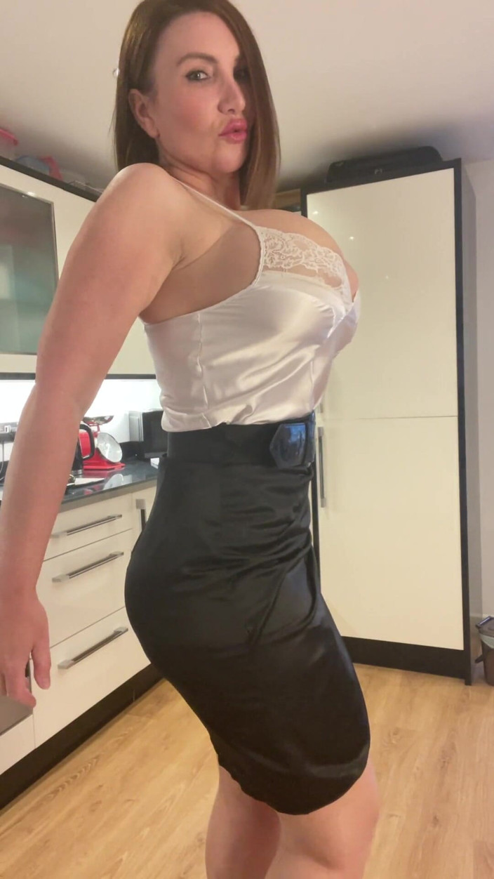 Sophie James: Große brust verehren Satin, Nylons und High Heels fetisch