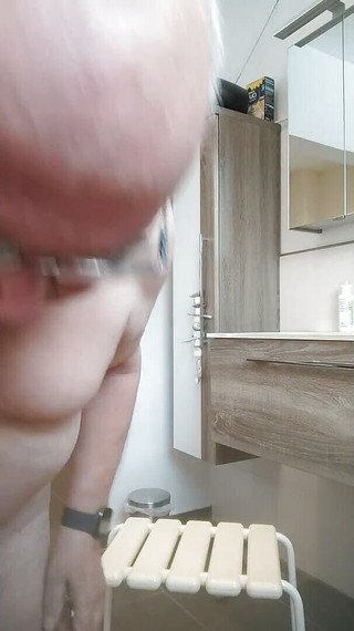 Karlchengeil: Samstagmorgen duschspaß