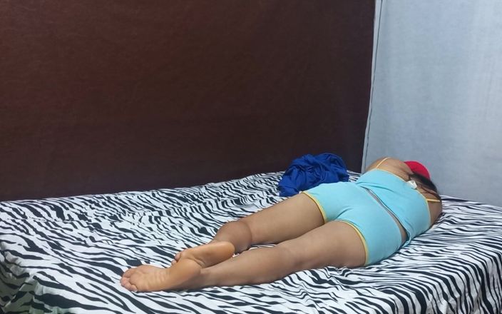 Martin13: 落ち着きのないカップル!他の誰かが部屋にいて、私たちに奇妙なことをしています 1