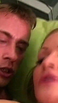 Ein Guter Fick Auf Der Grünen Couch