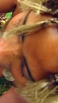 BBC Język rozciąga blond cipkę Szeroko w Dzikim Lesie Lickfest
