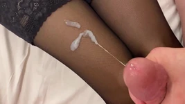 Amına amatör boşalmalar, külotlu çoraplı bacaklar, göt derlemesi. Close