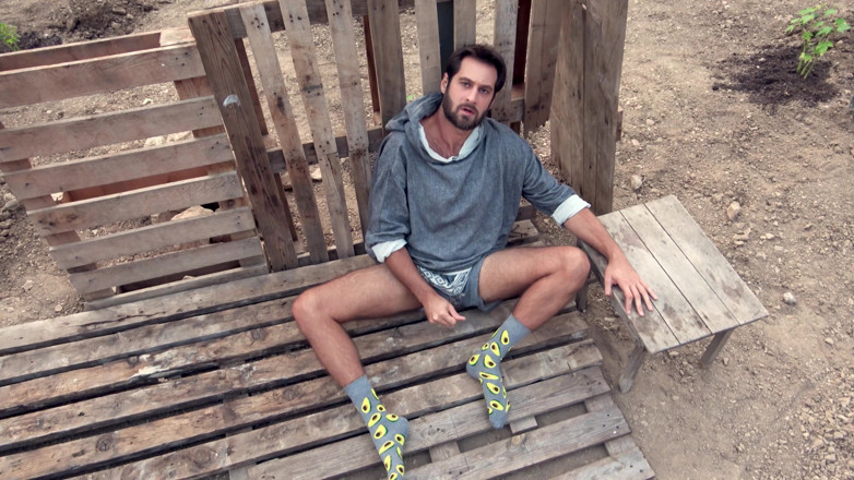 Kuzzi kuzzi socks: CHICO AL AIRE LIBRE JUEGA CON LA POLLA Y SE...