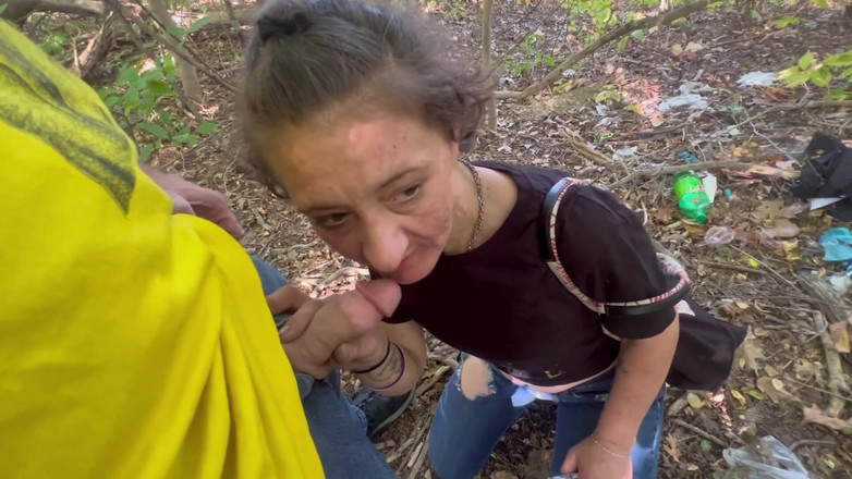 J13D75: Snabb suckin 'skank i skogen